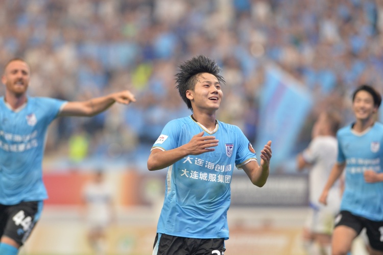 19歲國青小將毛偉杰進(jìn)入大連英博戰(zhàn)泰山首發(fā)，將迎中超首秀